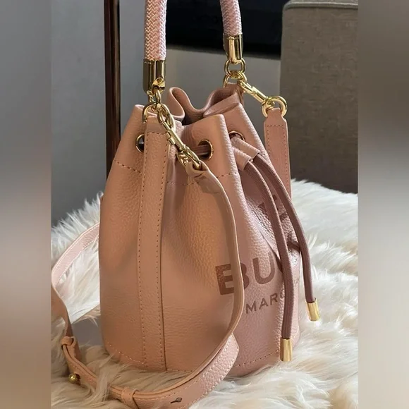 💰SOLD - H652L01PF22 - Marc Jacobs The Leather Bucket Bag - Picture 2 of 15